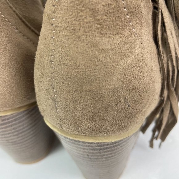 Diva Lounge Woman's Sz 10 Faux Suede Fringe Stack Heeled Ankle Booties Fall - Picture 9 of 9